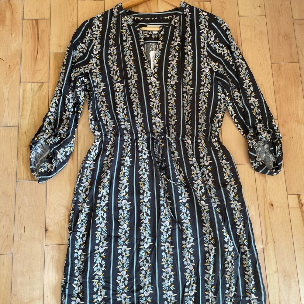 Grey floral and striped 3/4 sleeve dress
